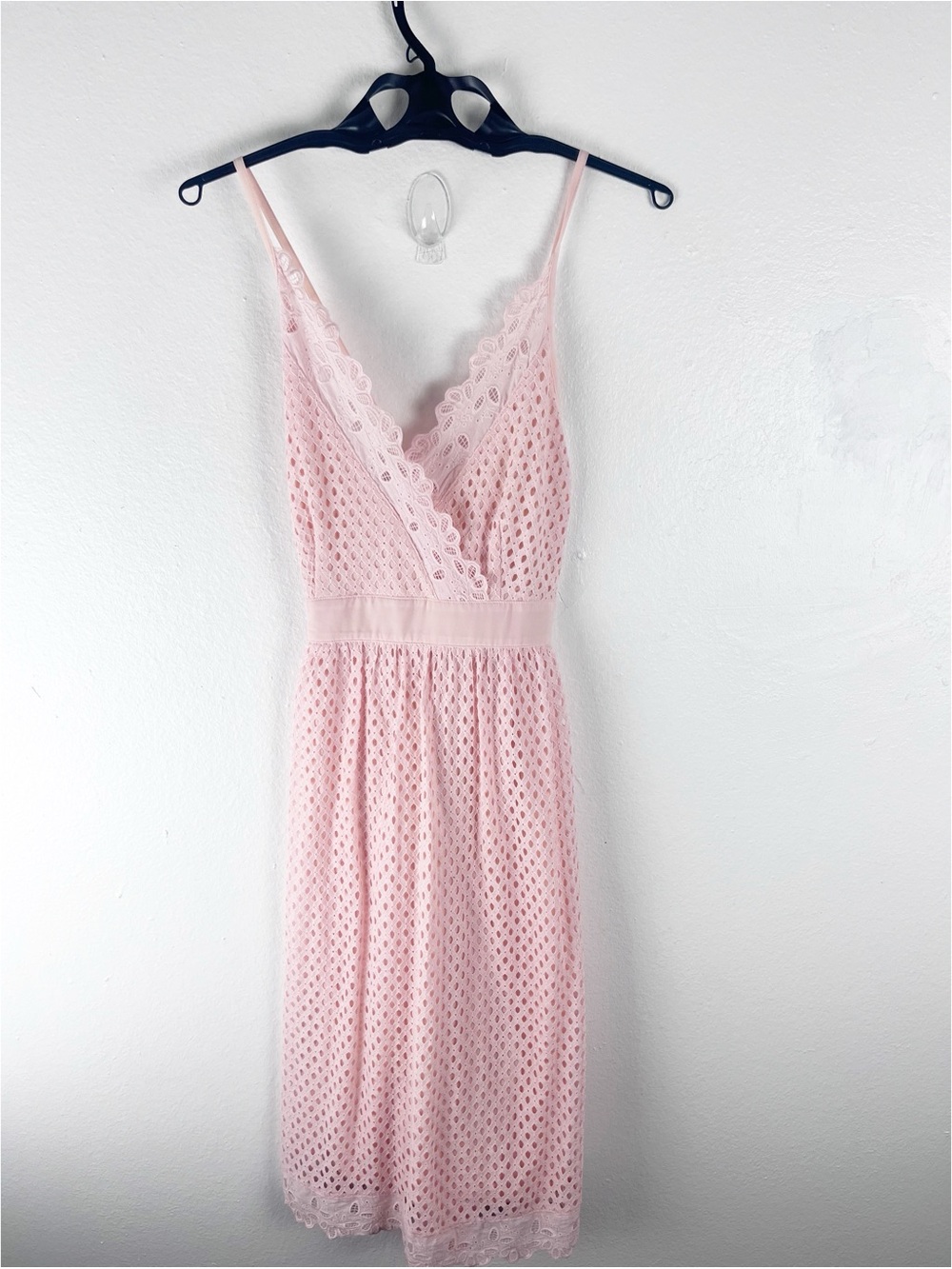 BOOHOO Pink Eyelet Lace Trim V-Neck Back Zipper Dress Size 8 Preppy Brunch Boho